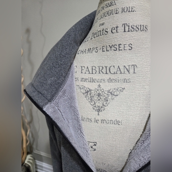 Lululemon Post Chaturanga  Gray and Black Half-Zip Pullover Sz.10 - Picture 6 of 11